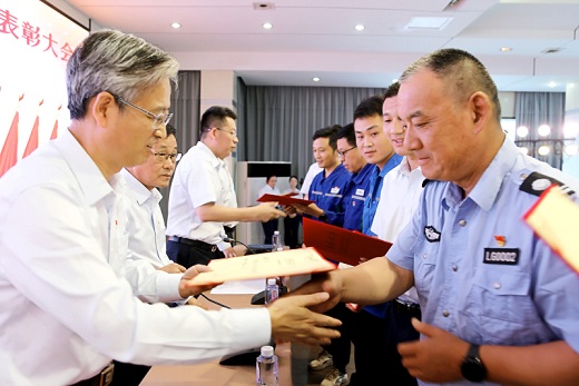 庆祝建党104周年    集团公司表彰“两优一先”