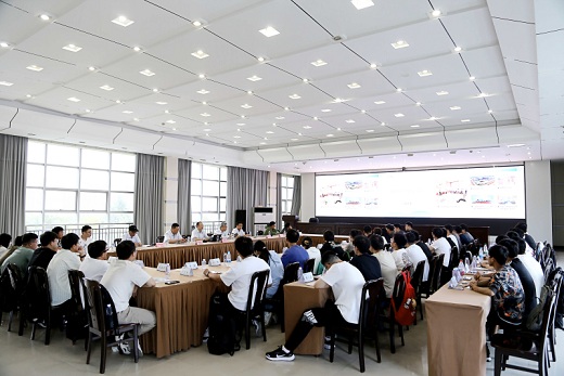 集团公司领导与新入职高校毕业生共话成长