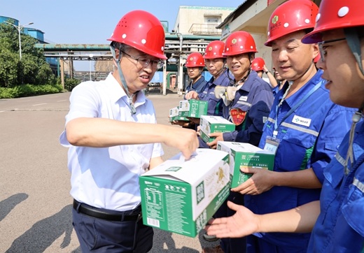 集团公司开展高温慰问送清凉活动