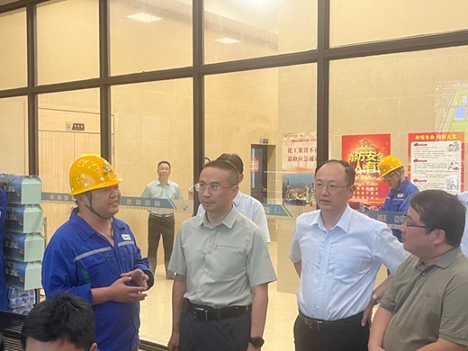 姚凯慰问瑞嘉材料高温一线员工