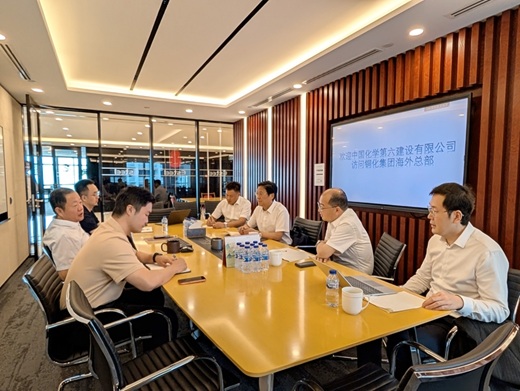 徐均生在新加坡会见中化六建董事长胡二甫一行